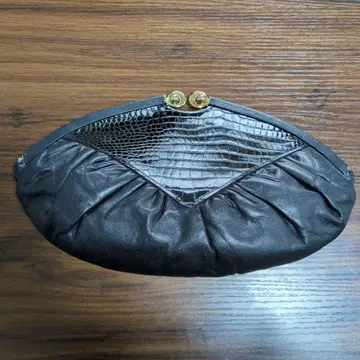 블랙 레더 클러치백