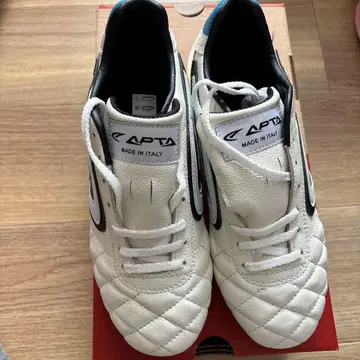 APTA 축구화 화이트 이탈리아제