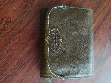 올리브 그린 가죽 이단 접이식 지갑