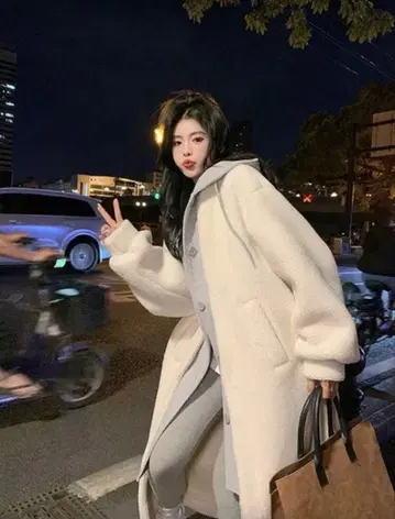 후드 부착 레이어드 보아 롱 코트