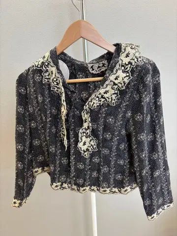 Rosso 네이비 꽃무늬 노카라 자켓