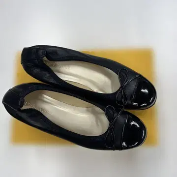 Hills Avenu 펌프스