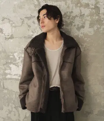 CAMPHOR WOOD 가죽 무스탕 자켓