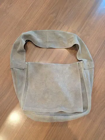 SEVEN BY SEVEN 베이지 스웨이드 숄더백