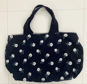 미나 페르호넨 꽃무늬 자수 토트백 네이비