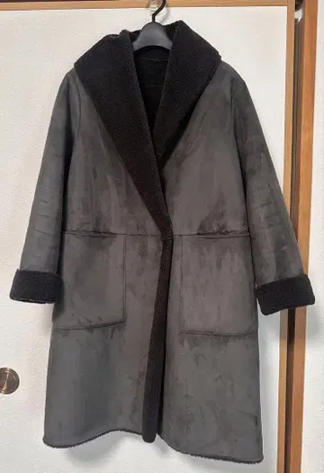 그레이 무스탕 코트