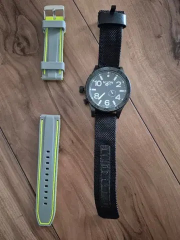 닉슨 시계 51-30 교환 스트랩 포함