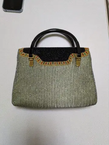 비즈 장식 그린 계열 핸드백