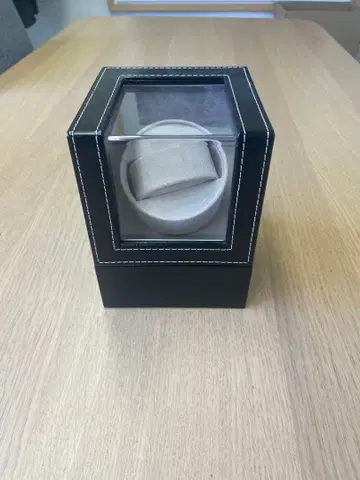 자동 와인딩 기능 부착 시계 케이스