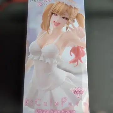 그 옷 갈아입히기 인형은 사랑에 빠진 피규어