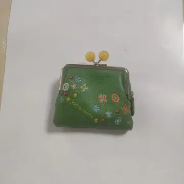 그린 컬러 가죽 접이식 지갑 자수 포함