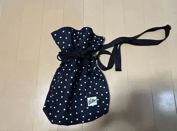 도트 무늬 복조리 숄더백 블랙