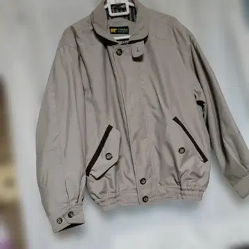 베이지 경량 자켓 단추식