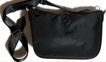 내일 발송 COCOCELUXGOLD 포코노 나일론 하프문 디자인 백