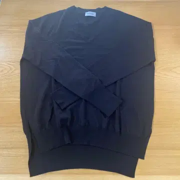 JOHN SMEDLEY 브라운 V넥 스웨터