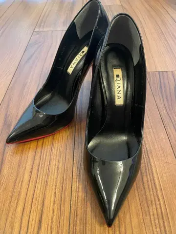 DIANA 에나멜 블랙 빨간색 밑창 스틸레토 24cm