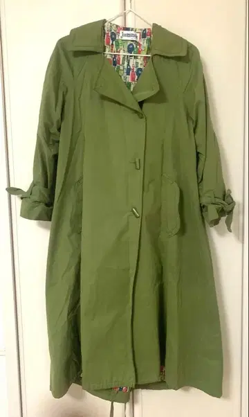 호코모모라 보틀 패턴 트렌치코트