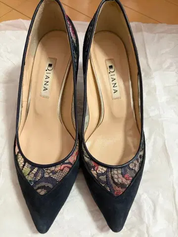 Diana 꽃 레이스 펌프스