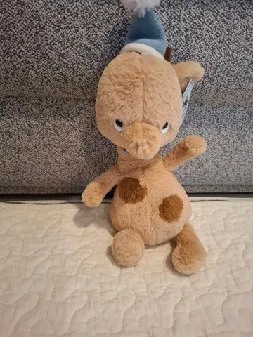 Jellycat 모자 달린 베이지 봉제 인형