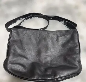 ear 가죽 숄더백