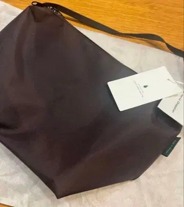 다크 브라운 나일론 숄더백