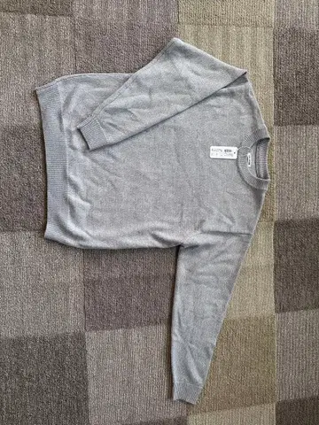 그레이 크루넥 스웨터 미사용 택 포함