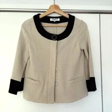 베이지 블랙 노카라 수트 셋업