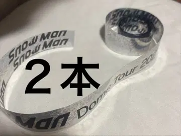 snowman on 은색 테이프 낙하물 2개