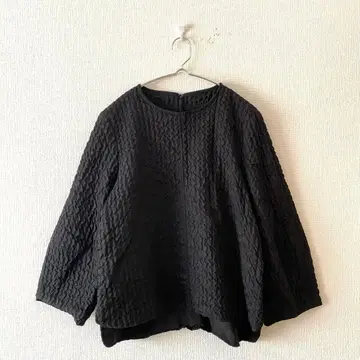 [세모아쥬] 티셔츠 사이드 슬릿 백 지퍼 뽕뽕 F