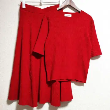 Mila Owen 미라 오웬 레드 셋업 니트탑 스커트