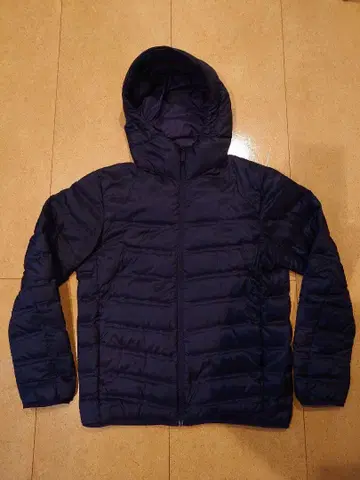 유니클로 울트라 라이트 다운 심리스 후드티 블랙 M