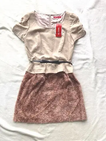 미사용 택 포함 앱와이어 리쉬 벨트 포함 절개 원피스 사이즈 2 베이지