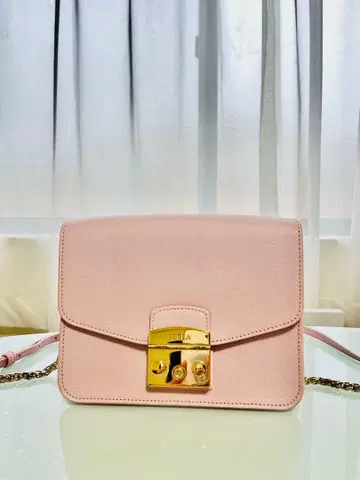 [컨디션 최상] FURLA 훌라 메트로폴리스 숄더백 핑크 체인