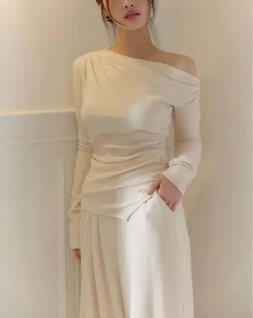 폴로 드레이프 롱 슬리브 상의 아이보리