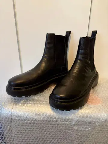 블랙 가죽 사이드 고어 부츠