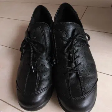 4E 블랙 가죽 지퍼 스니커즈