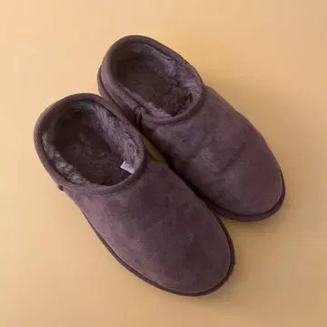 EMU 브라운 슬립온