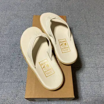 ISLAND SLIPPER 화이트 샌들