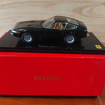 페라리 365GTB/4 1/43 교쇼 미니카