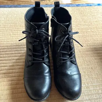 블랙 레이스업 숏부츠 사이드 지퍼 부착