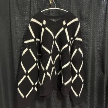 DESIGN BY YOUNG MIN 다이아몬드 니트