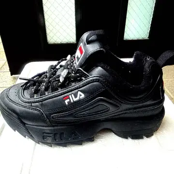 FILA 블랙 스니커즈 통굽