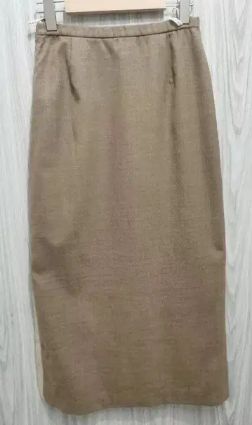 베이지 타이트 스커트 슬릿 무릎 기장