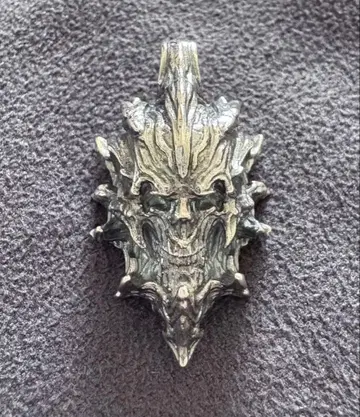 극히 레어! 스컬 펜던트 탑