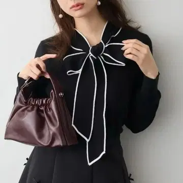 신상 Frene 새상품 배색 보타이 리본 니트