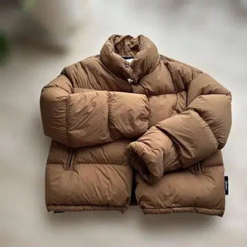 Gymphlex 브라운 다운 자켓 푹신하고 따뜻함. 사이즈 L 상당