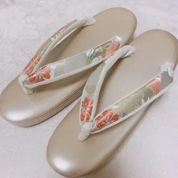 꽃무늬 자수 베이지 조리