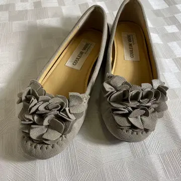 COULEUR VARIE 플라워 모티브 플랫슈즈 * 베이지색