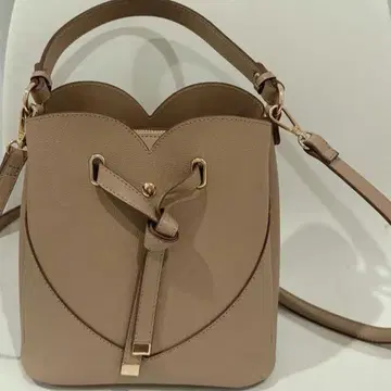 베이지 가죽 숄더백 하트형