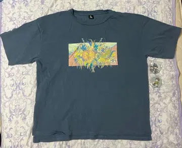 소라루 꽃무늬 프린트 빅 T셔츠와 캔뱃지 2세트